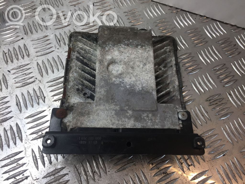 Volkswagen PASSAT B6 Engine control unit/module 