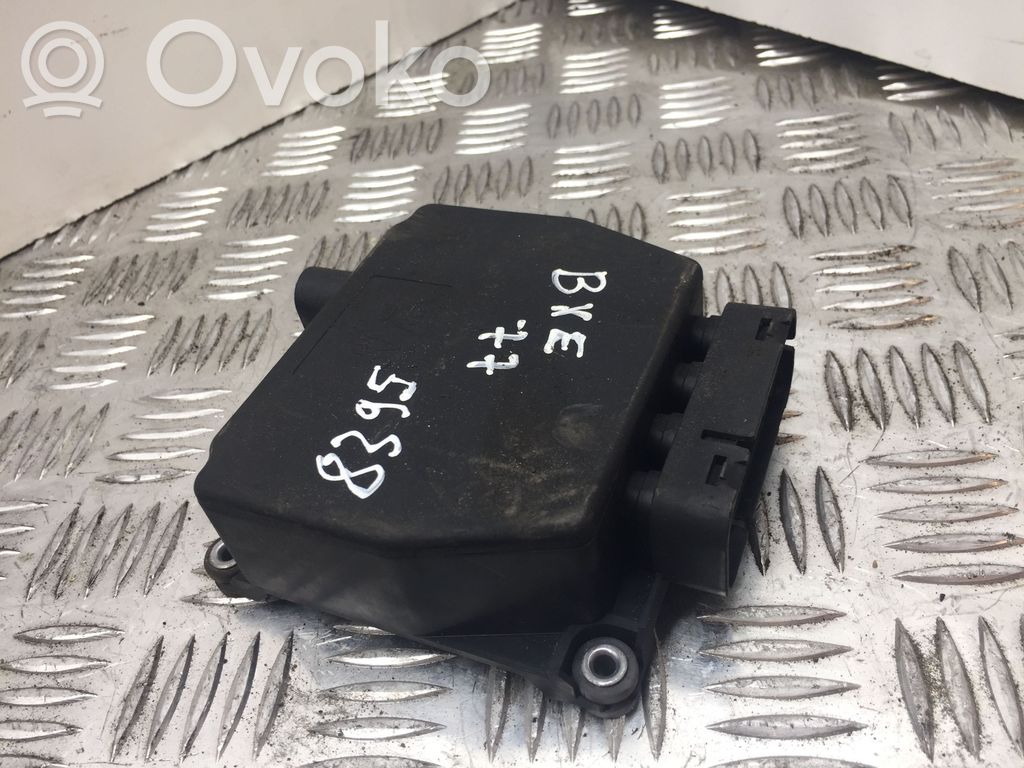 Volkswagen PASSAT B6 Valve vacuum 