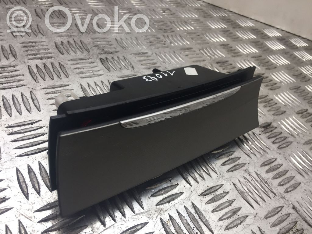 Volkswagen PASSAT B6 Popielniczka deski rozdzielczej 