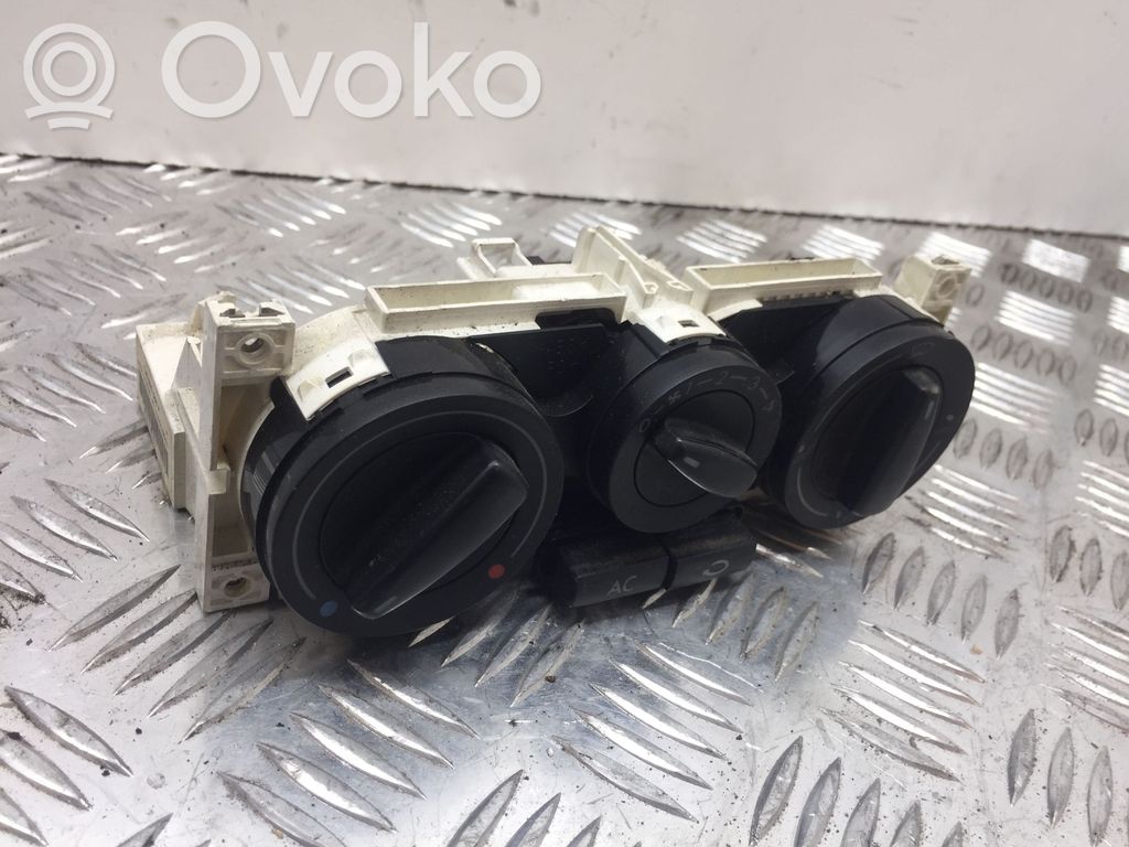 Volkswagen Golf IV Oro kondicionieriaus/ klimato/ pečiuko valdymo blokas (salone) 