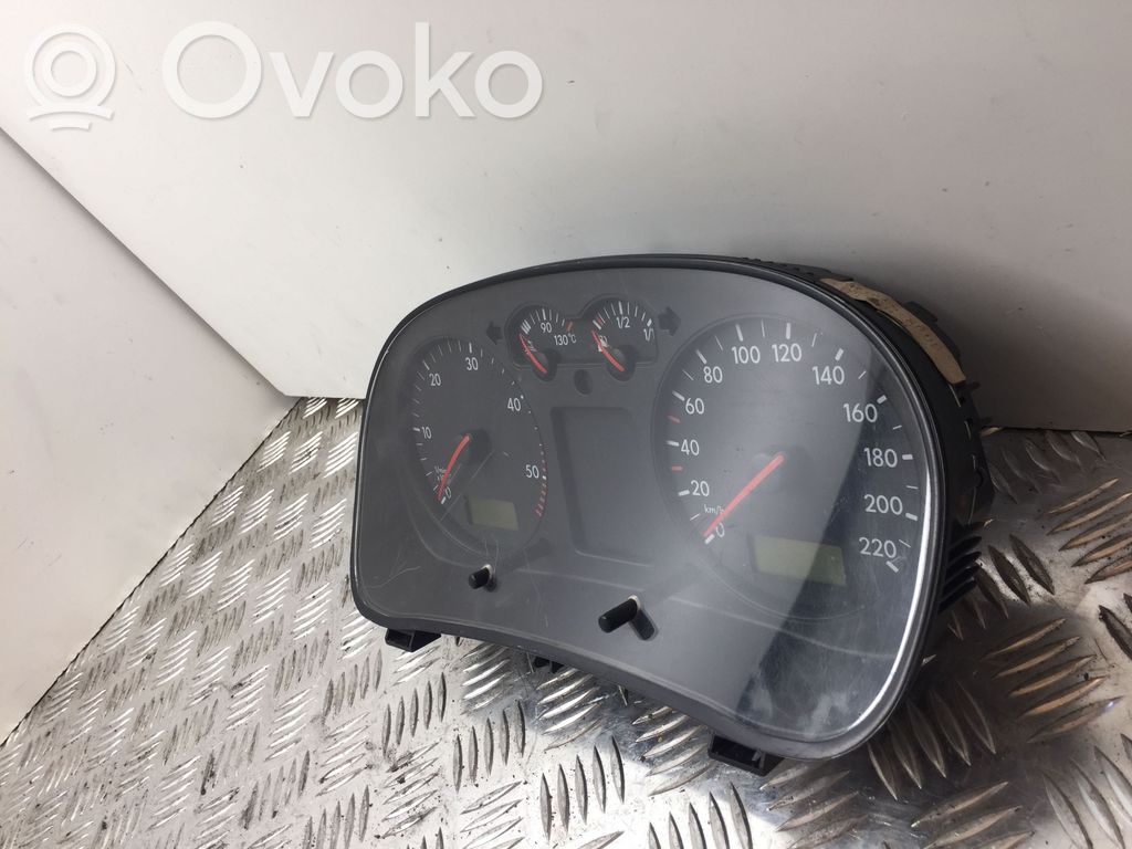 Volkswagen Golf IV Speedometer (instrument cluster) 
