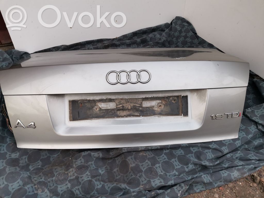 Audi A4 S4 B6 8E 8H Takaluukun/tavaratilan kansi 