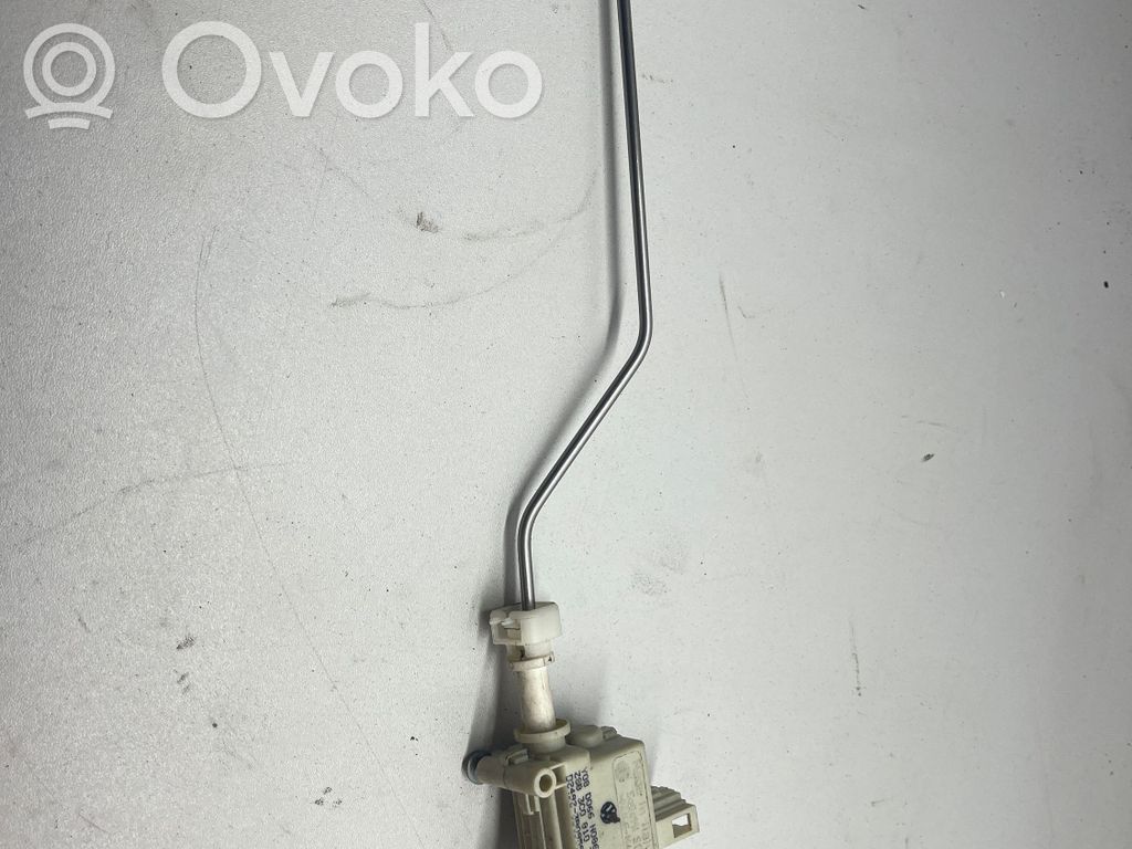 Volkswagen Golf V Silniczek / Siłownik zamka centralnego 