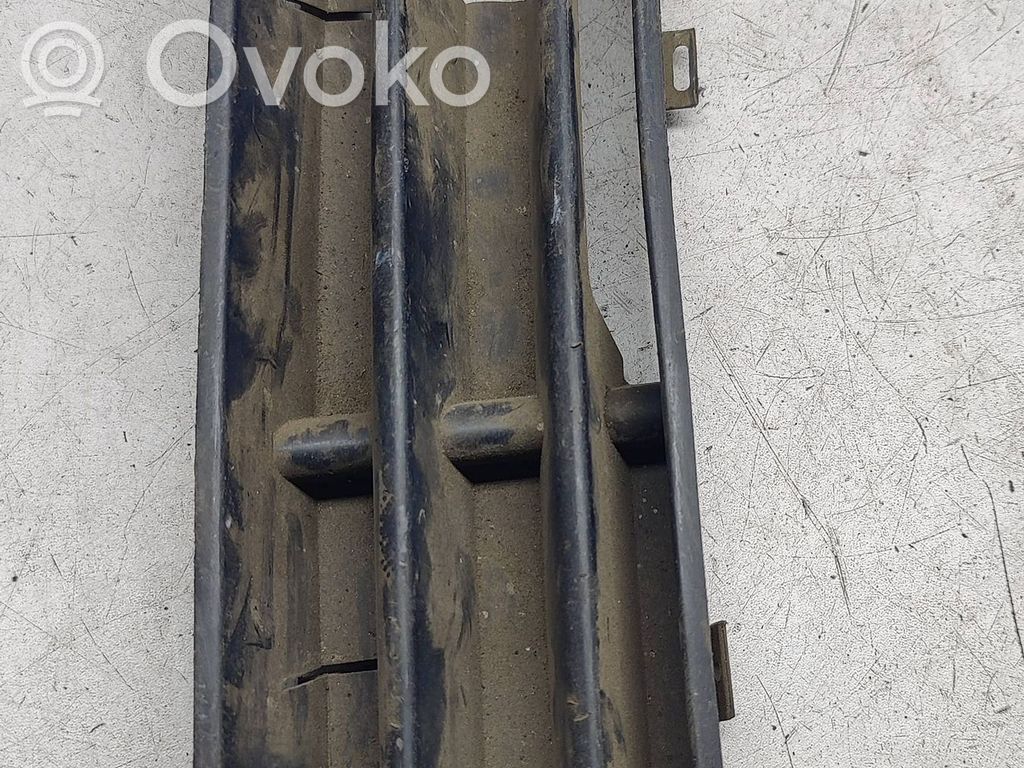 Volkswagen Golf IV Front bumper lower grill 