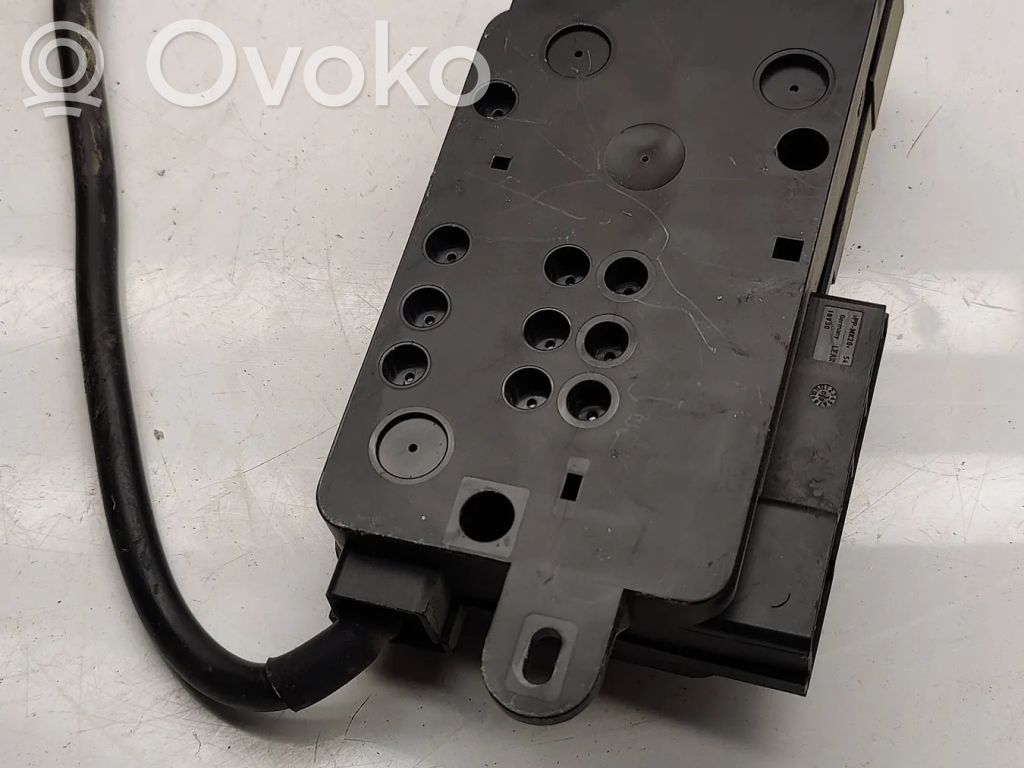 Volkswagen PASSAT CC Módulo de fusible 