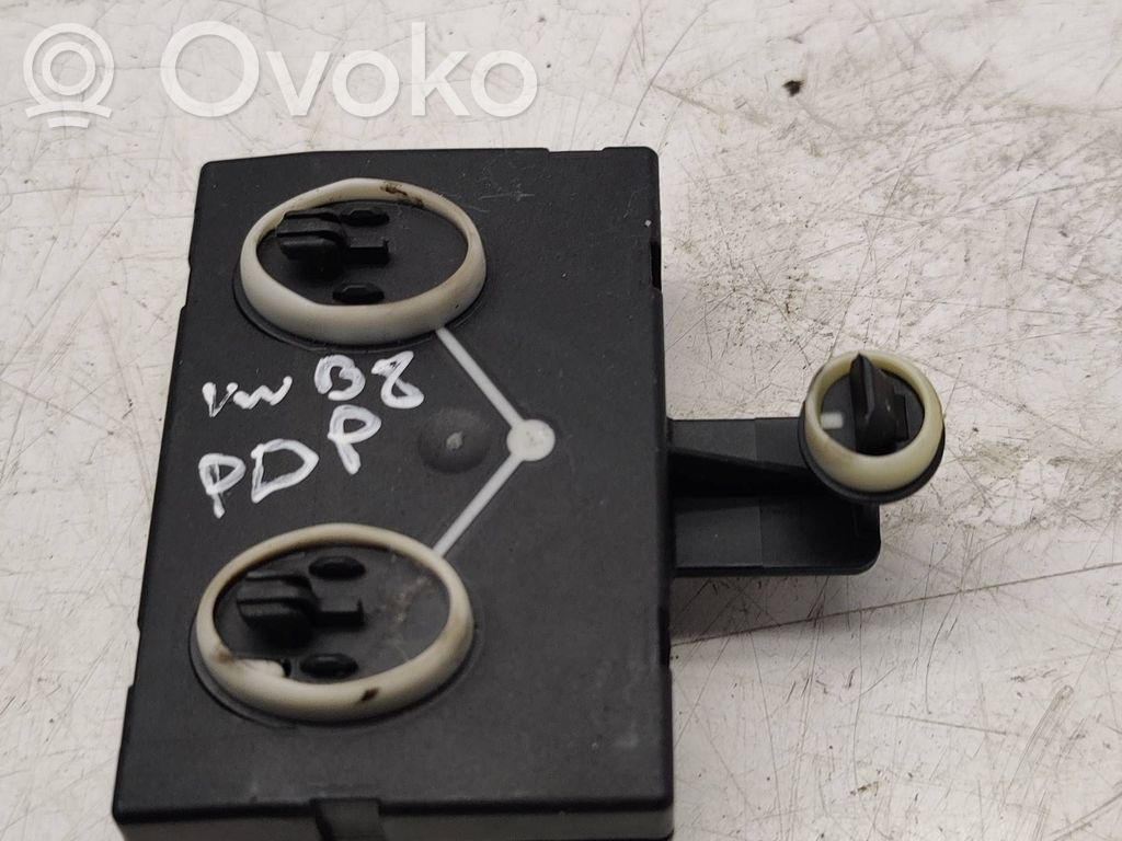 Volkswagen PASSAT B8 Door control unit/module 