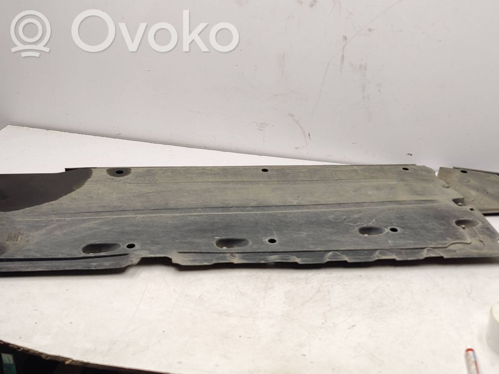 Audi A4 S4 B7 8E 8H Osłona boczna podwozia 