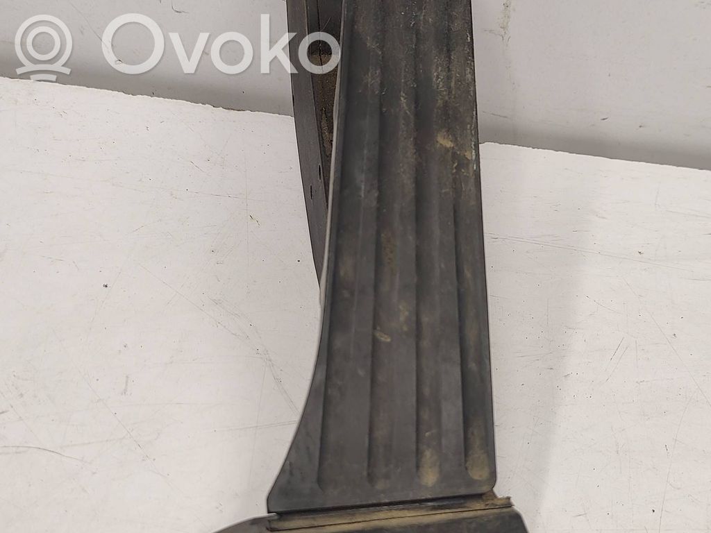 Akceleratoriaus pedalas   6766930