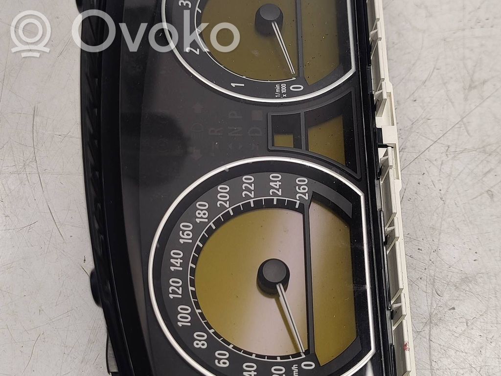 BMW 7 E65 E66 Nopeusmittari (mittaristo) 