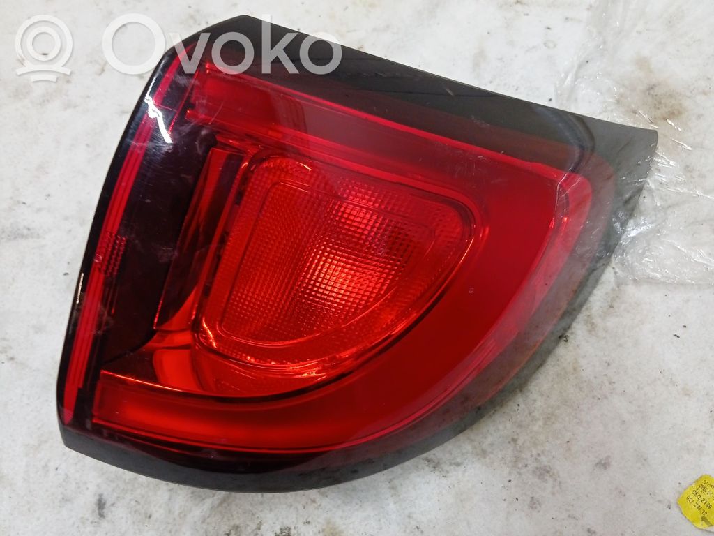 Chrysler Pacifica Rear/tail lights 