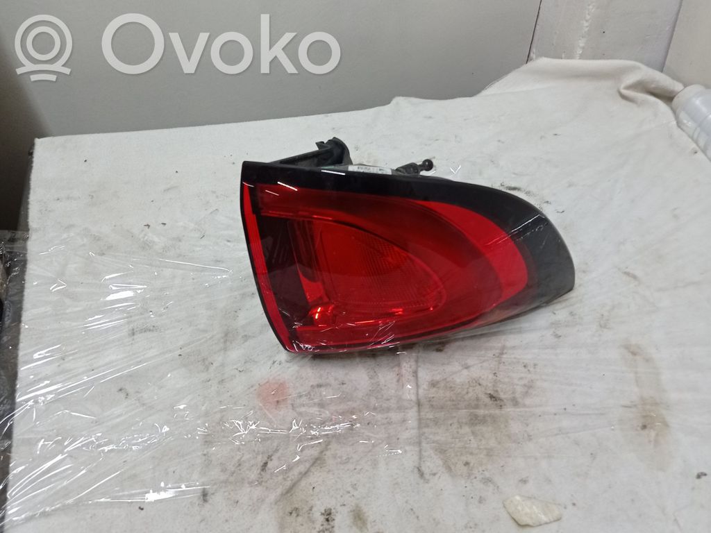 Chrysler Pacifica Rear/tail lights 
