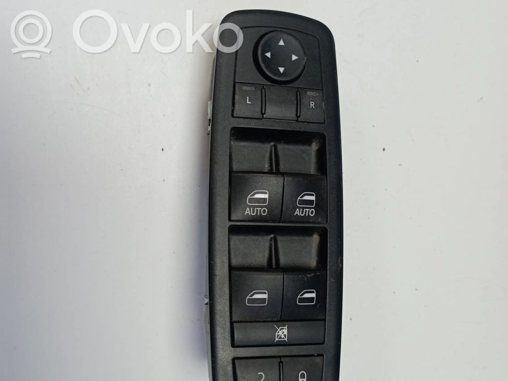 Chrysler Pacifica Electric window control switch 