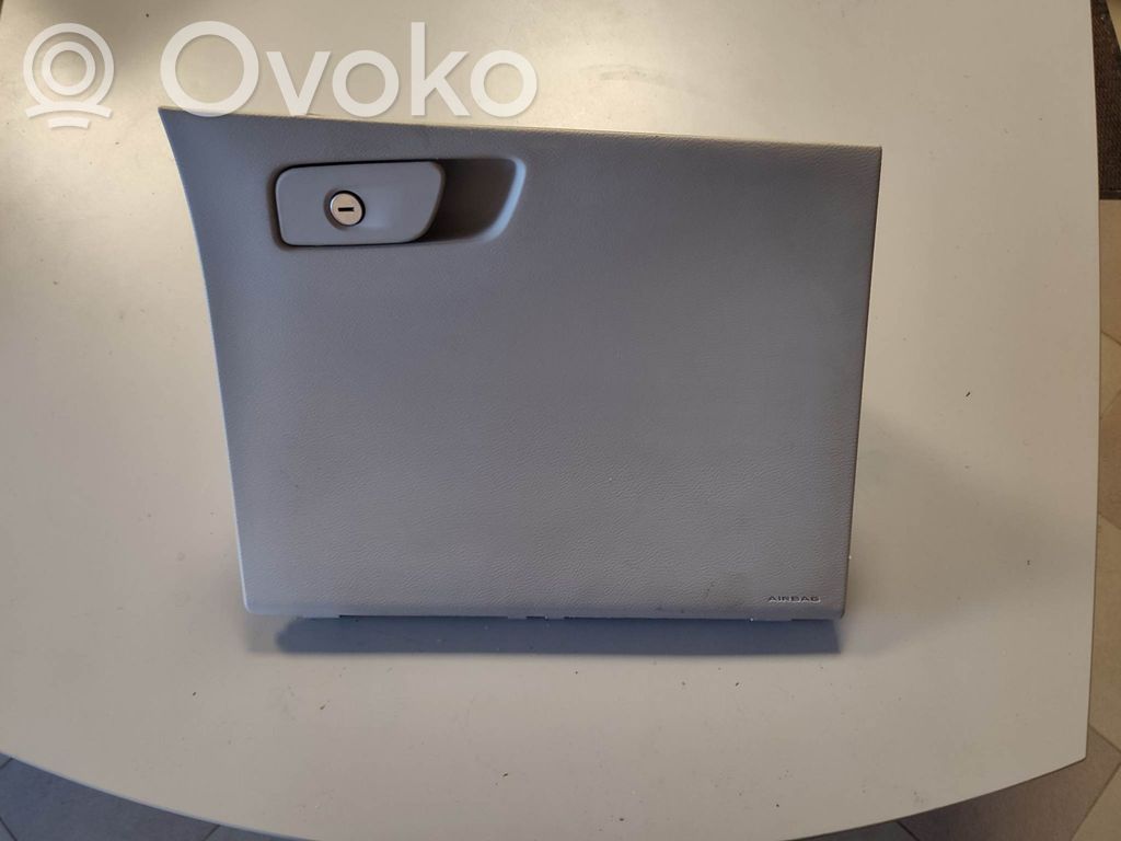 Chrysler Pacifica Glove box lid/cover 