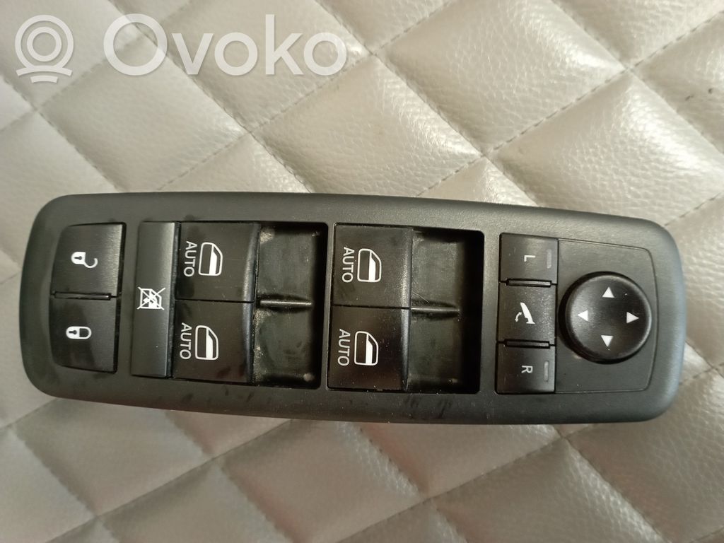 Chrysler Pacifica Electric window control switch 