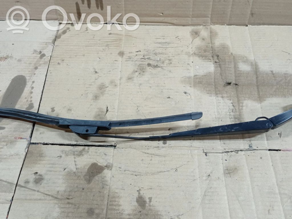 Chevrolet Camaro Priekinio stiklo valytuvų kojelė 