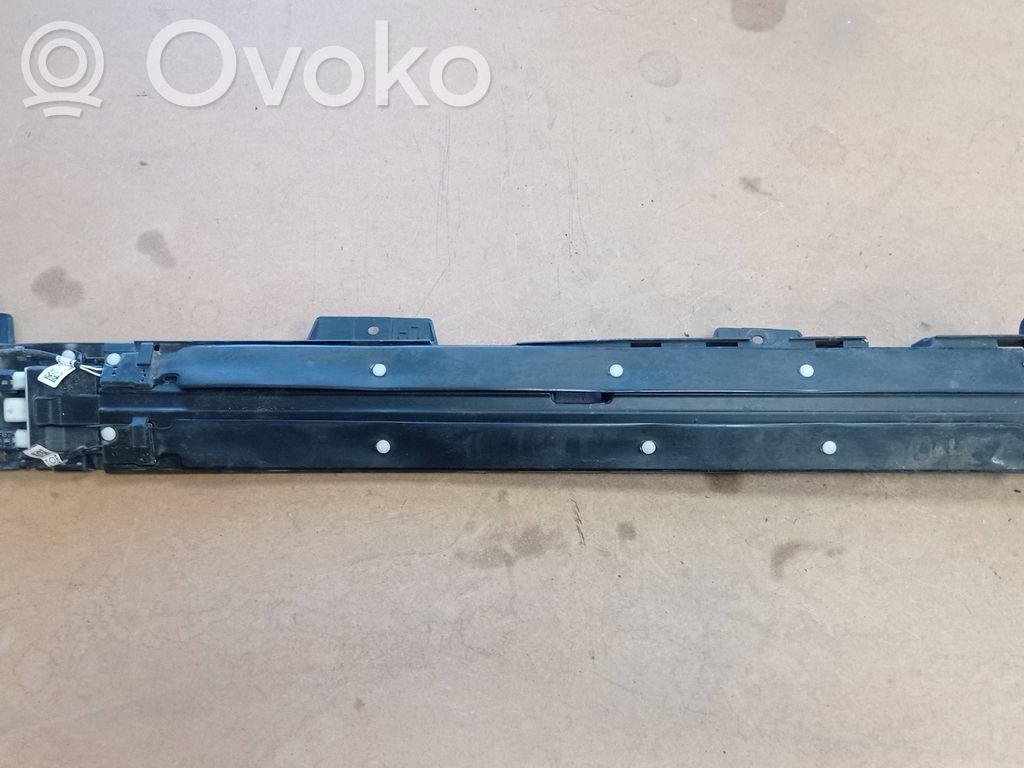 Chrysler Pacifica Sliding door trim 