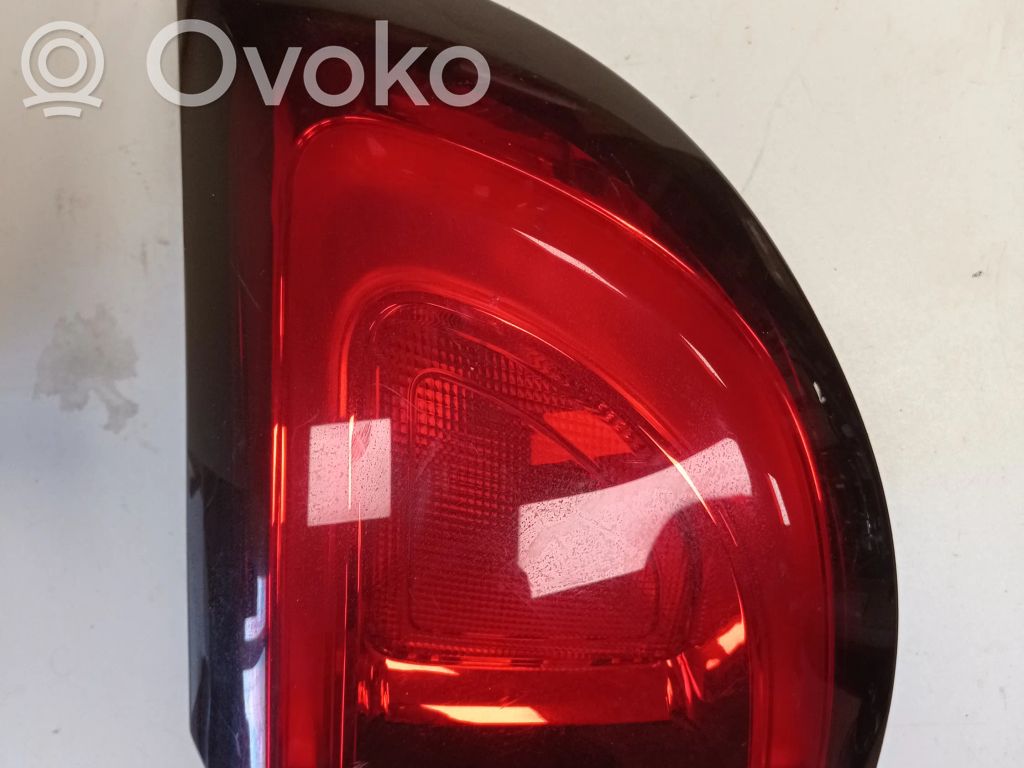 Chrysler Pacifica Rear/tail lights 