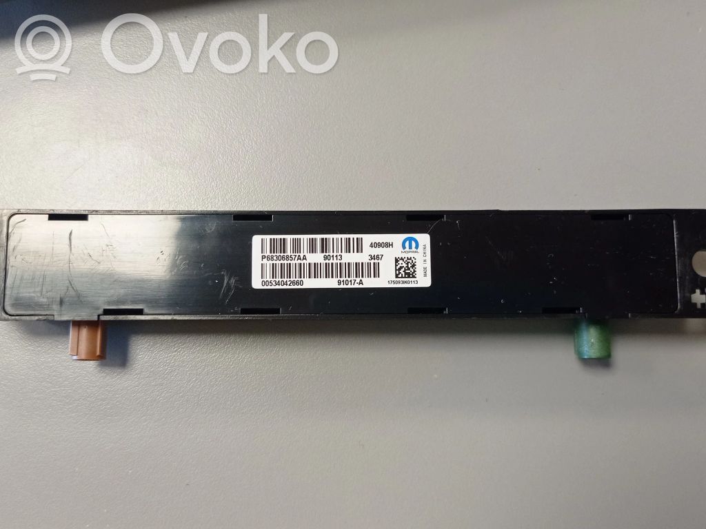 Chrysler Pacifica Aerial antenna amplifier 