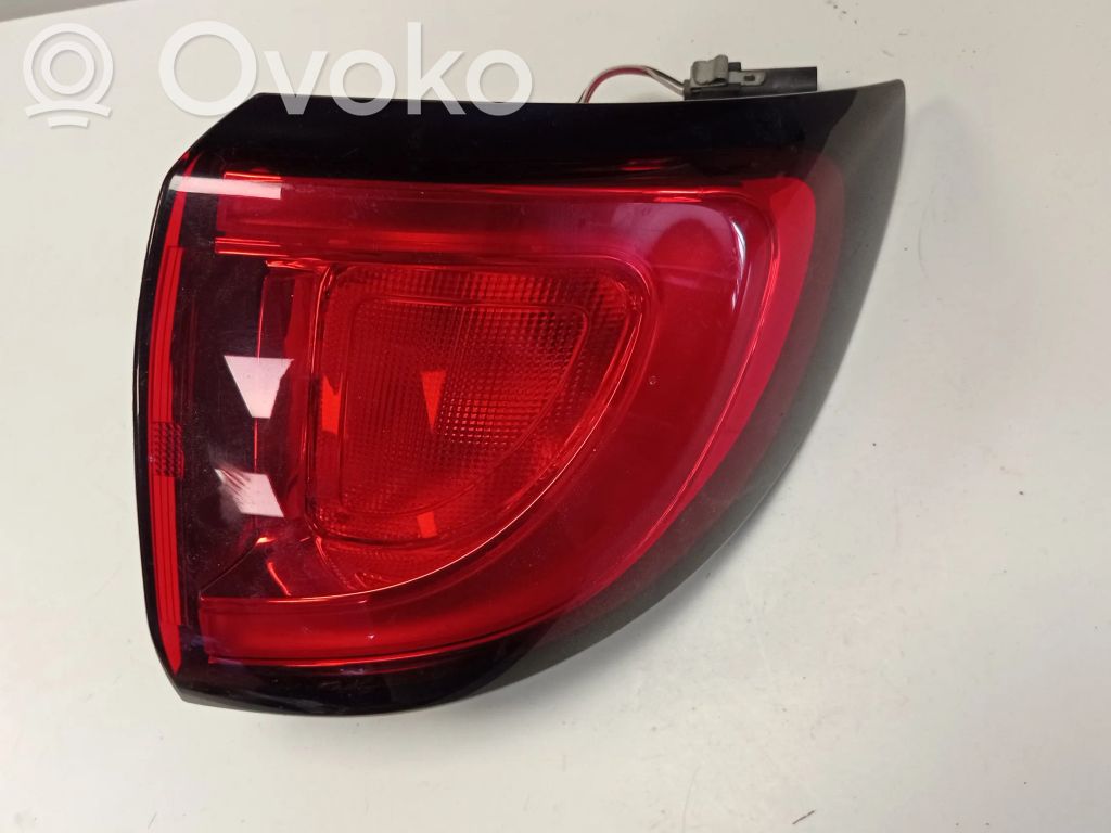 Chrysler Pacifica Rear/tail lights 