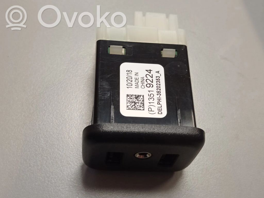 Chevrolet Camaro Gniazdo / Złącze USB 