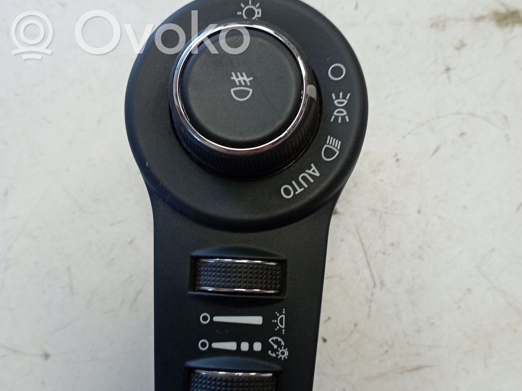 Chrysler Pacifica Light switch 