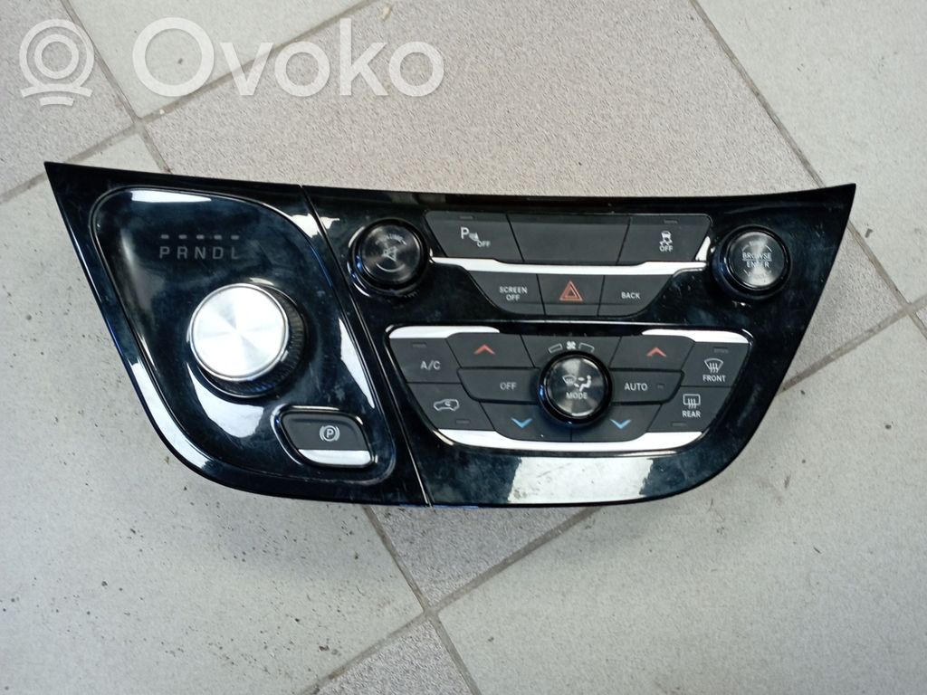 Chrysler Pacifica Climate control unit 