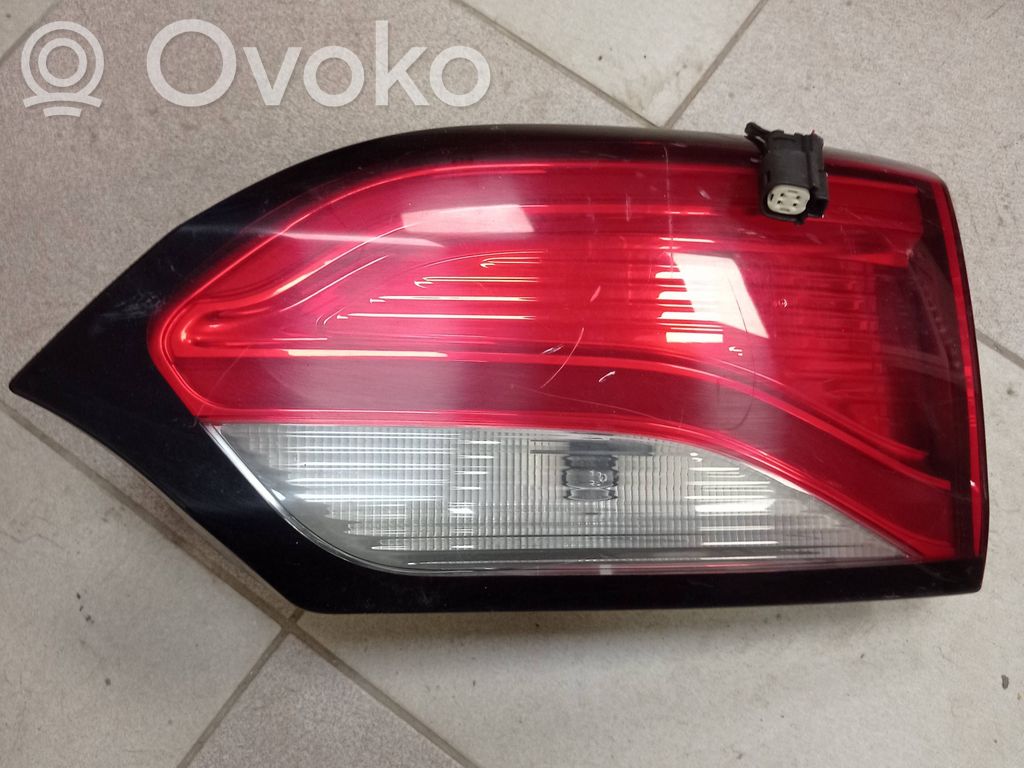 Chrysler Pacifica Tailgate rear/tail lights 