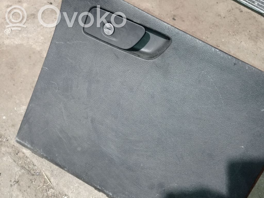 Chrysler Pacifica Glove box lid/cover 