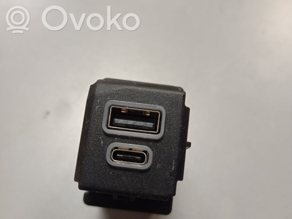Gniazdo / Złącze USB   68480124AB,00501512170
