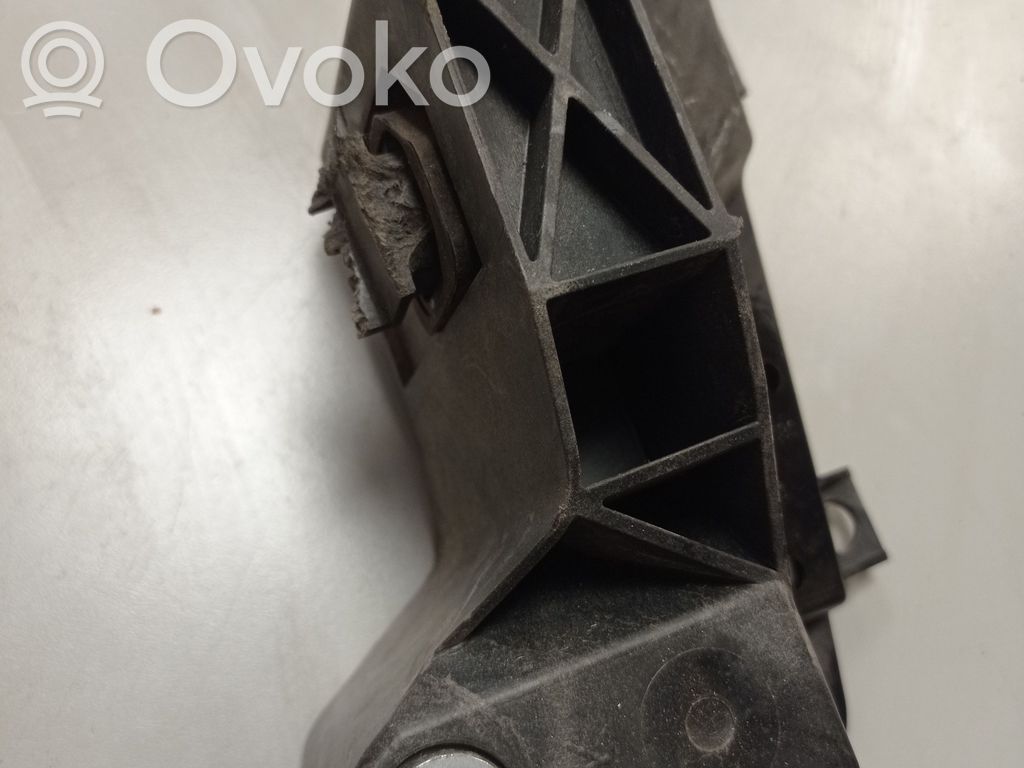 Chrysler Pacifica Radiator mount bracket 