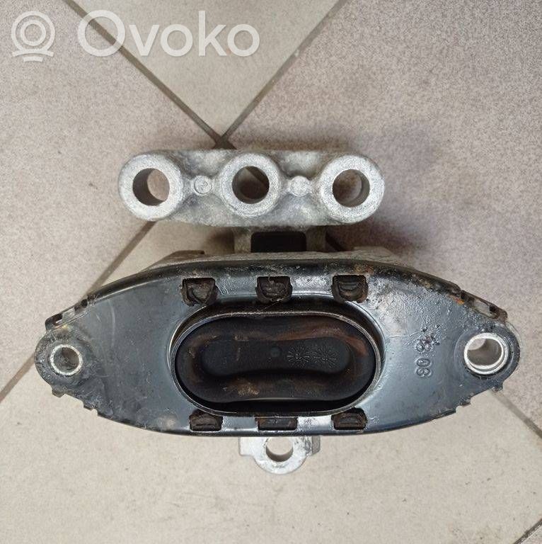 Buick Encore I Engine mount bracket 