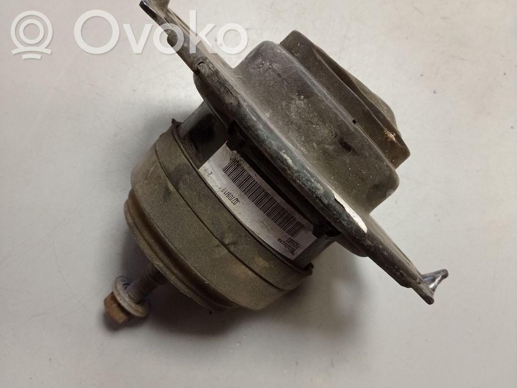 Engine mount bracket   68252522AA,68252522