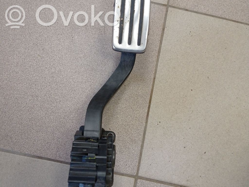 Tesla Model X Akceleratoriaus pedalas 