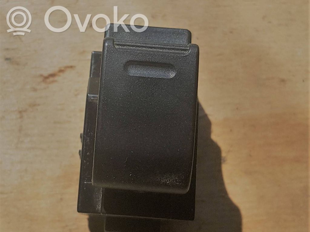 Toyota Avensis T220 Light switch 