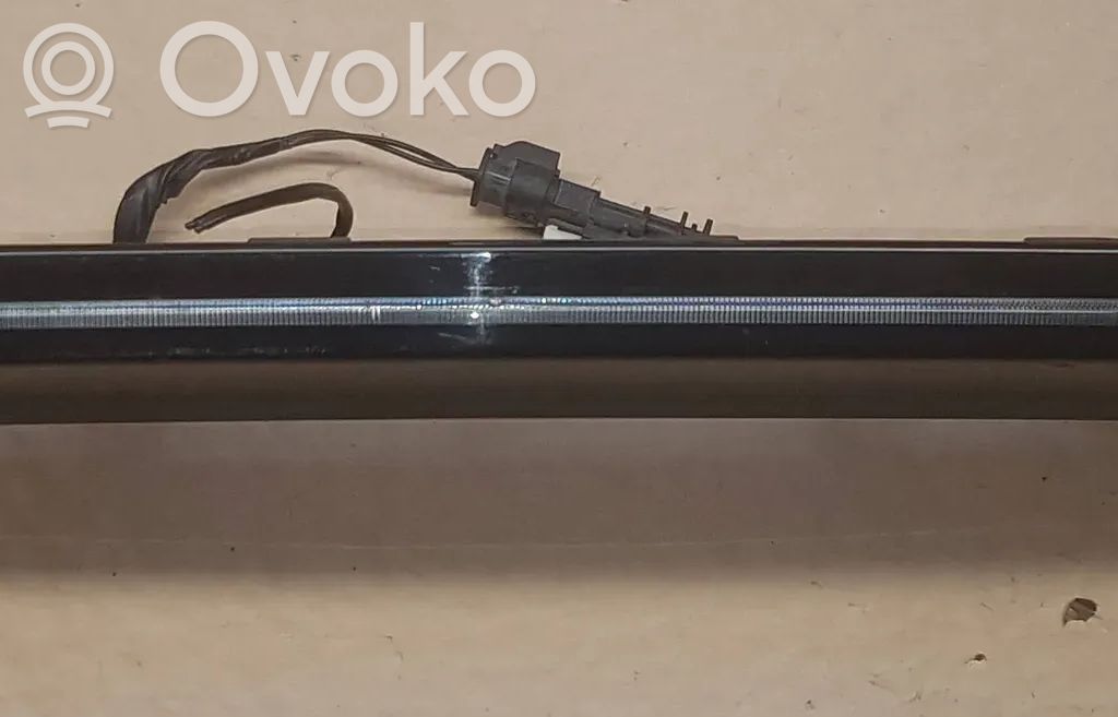 Land Rover Discovery 5 Third/center stoplight 