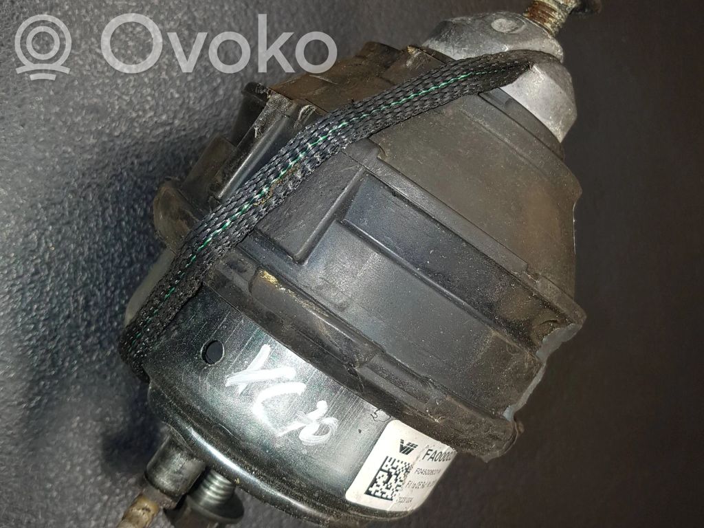 Volvo XC70 Wspornik / Mocowanie silnika 