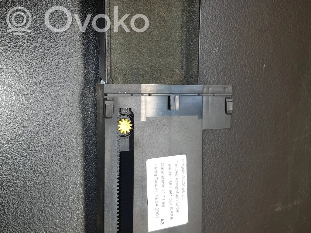 Audi A4 S4 B6 8E 8H Schowek deski rozdzielczej 