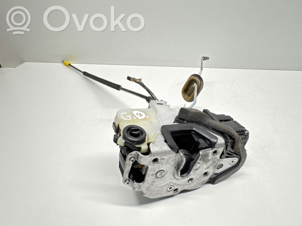 Opel Astra J Rear door lock 