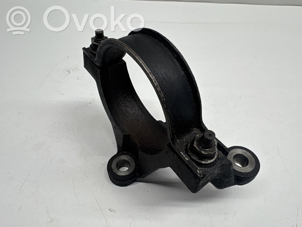 Ford Focus Driveshaft support bearing bracket 