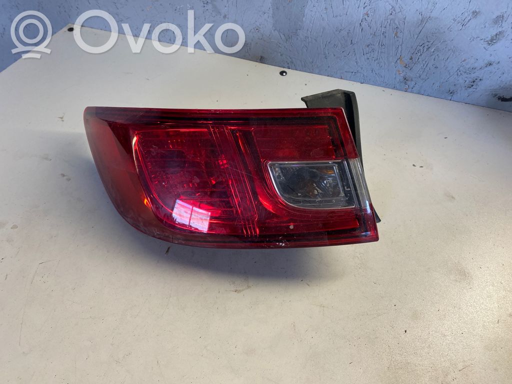 Renault Clio IV Aizmugurējais lukturis virsbūvē 