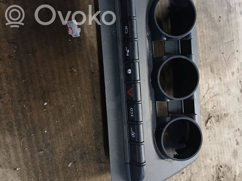 Dacia Duster Hazard light switch 