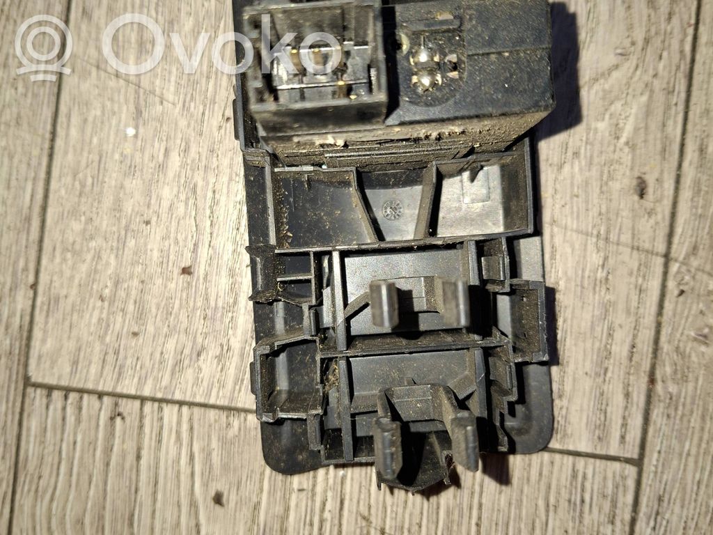Renault Clio III Headlight level adjustment motor 