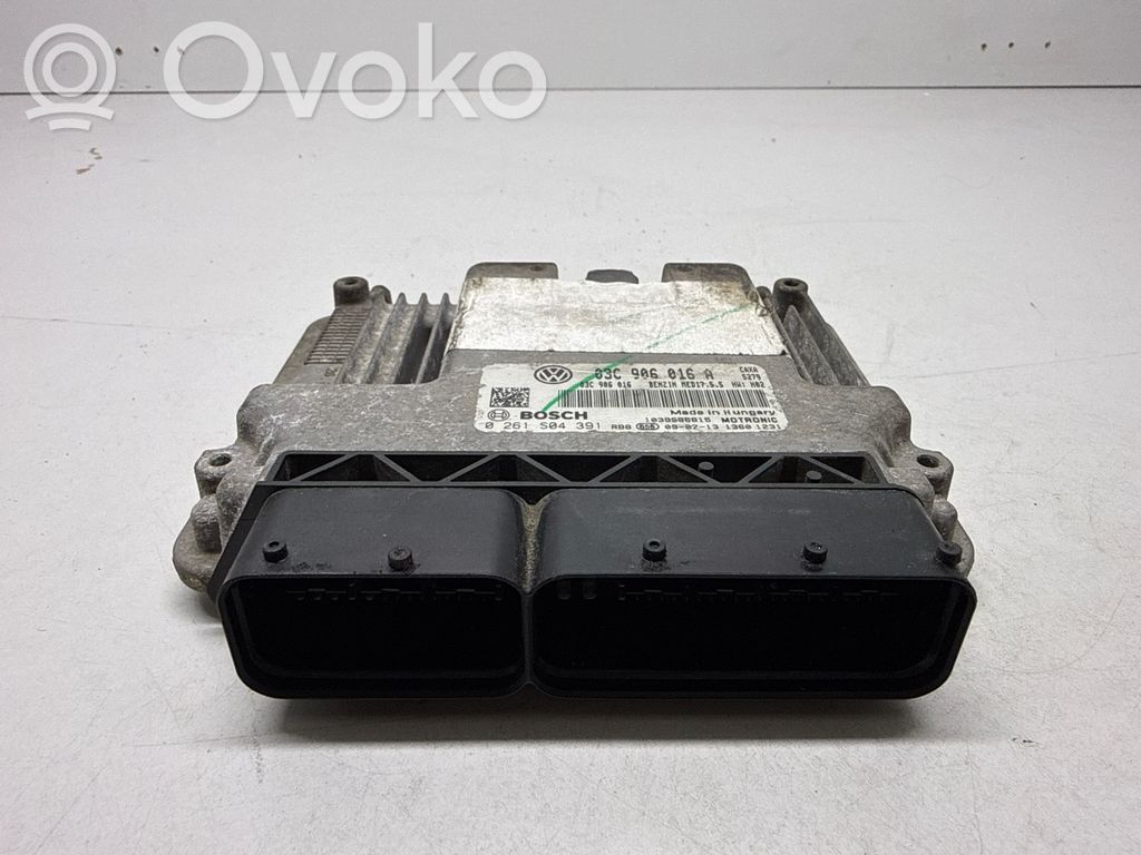 Volkswagen Golf VI Engine control unit/module 