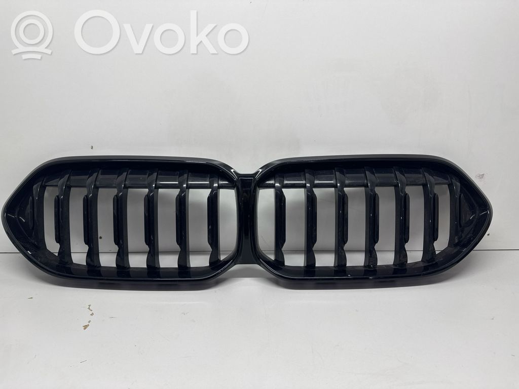 BMW 3 G20 G21 Etupuskurin ylempi jäähdytinsäleikkö 