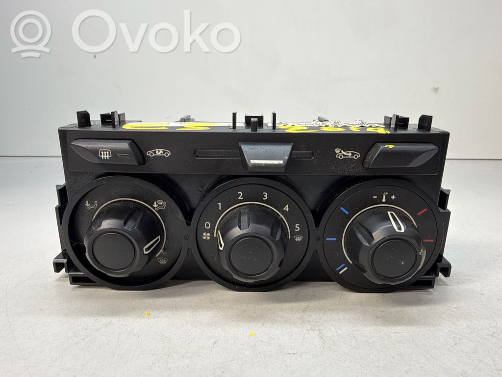 Peugeot 208 I Climate control unit 