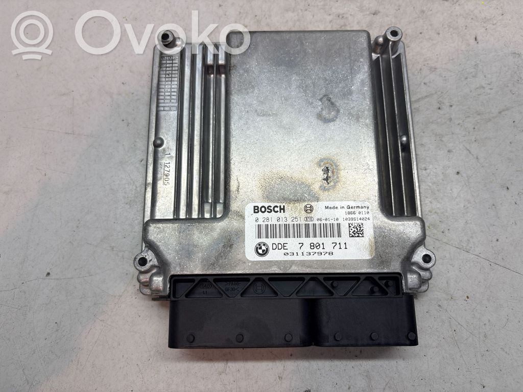 Unidad de control/módulo del motor   7801711,0281013251,031137978