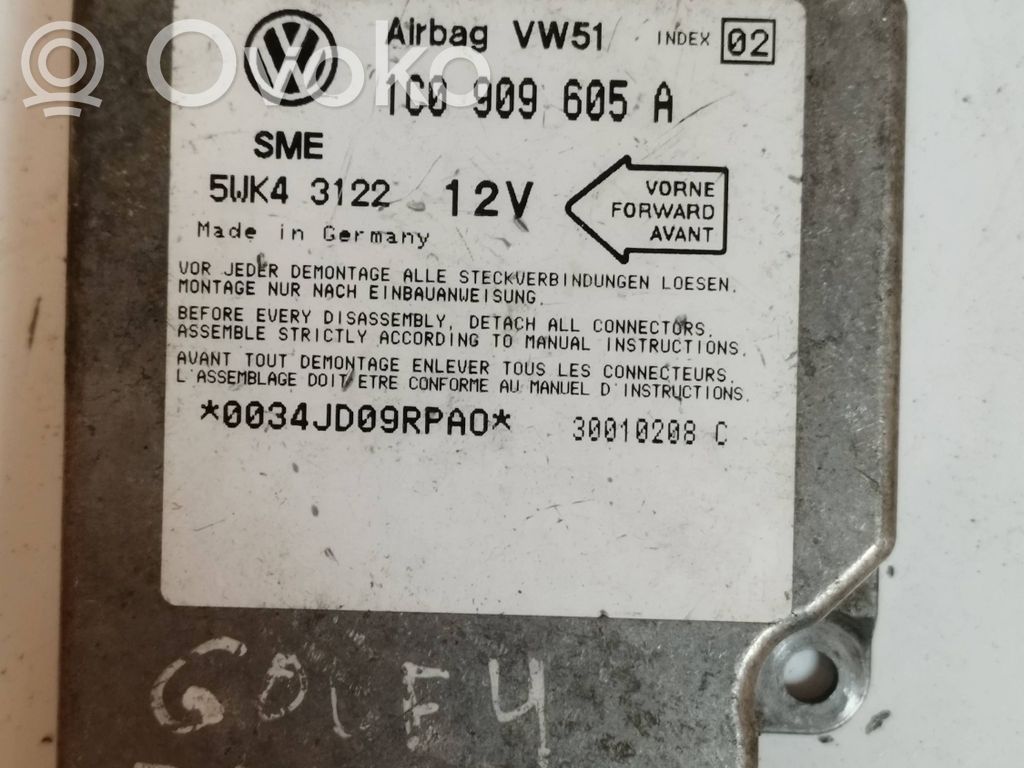 Volkswagen Golf IV Oro pagalvių valdymo blokas 