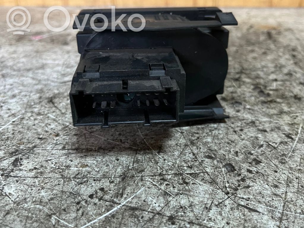Light switch   3M5T13A024DA