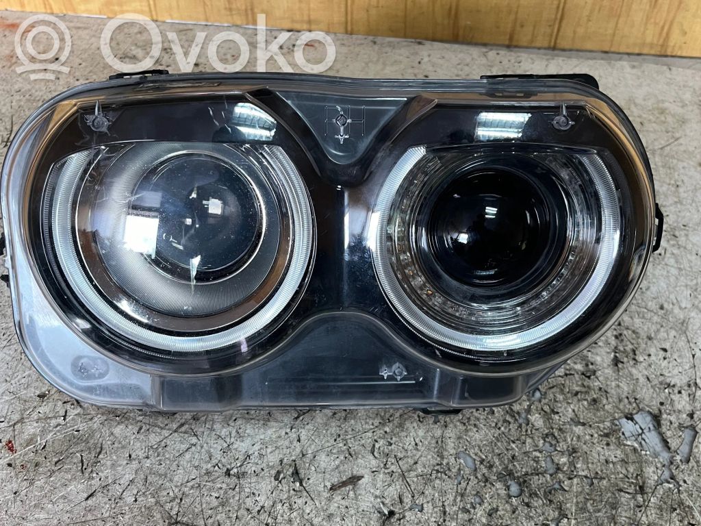 Dodge Challenger Lampa przednia 