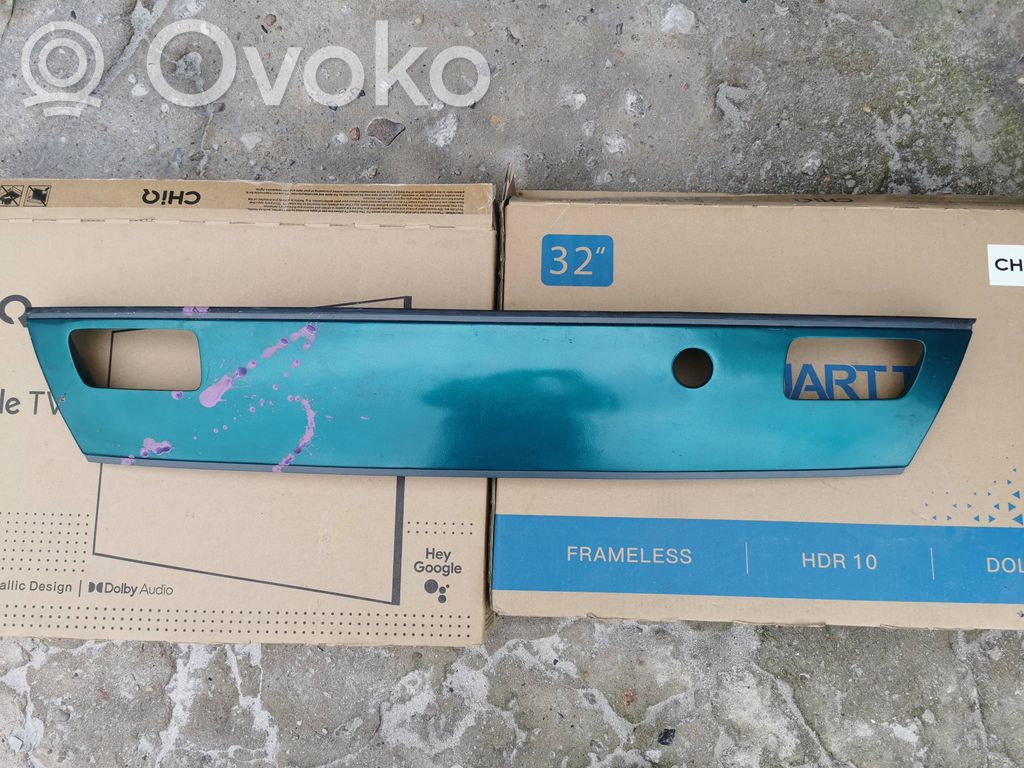 Mazda 323 Trunk door license plate light bar 
